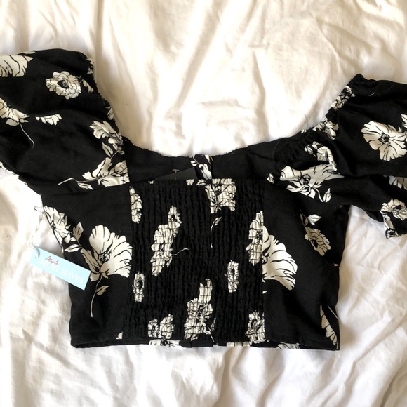 F21 Crop Floral Top - Picture 4 of 4